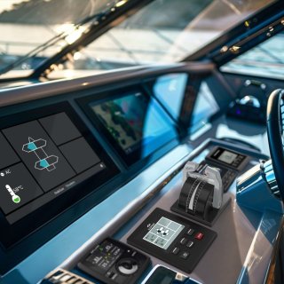 Doppia Leva, dente d'arresto, comando thruster e pannello touch a colori LCD S-link
